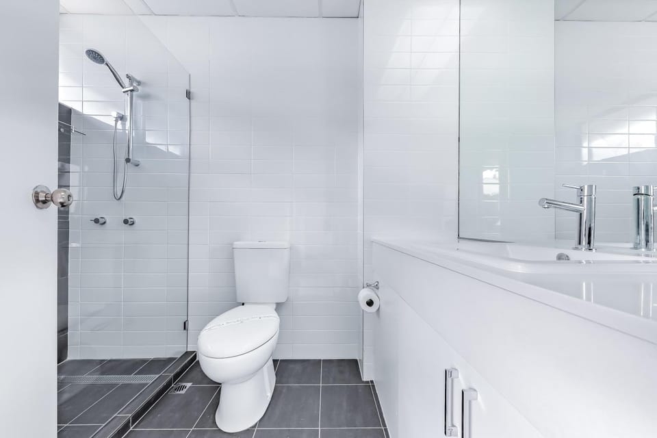 Shower, Toilet, Bathroom, towels