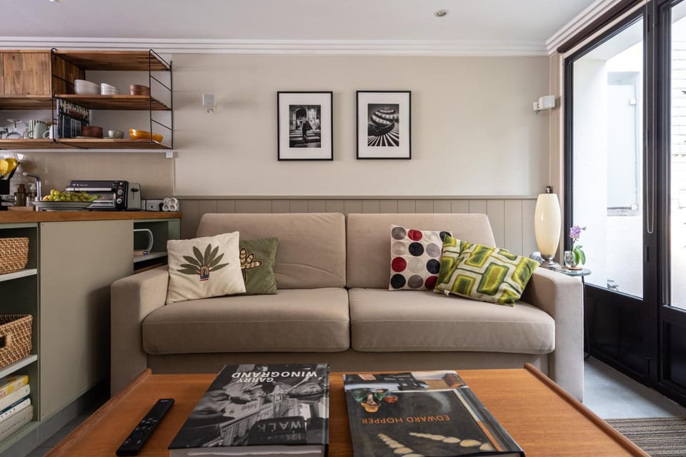 Kitchen or kitchenette, Seating area