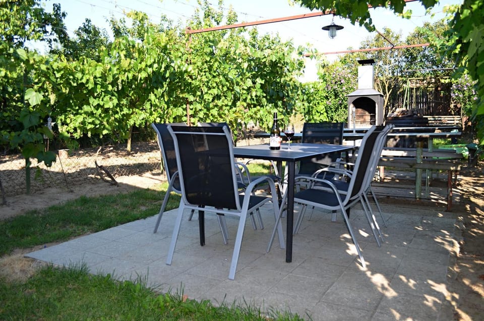 BBQ facilities, Garden, Balcony/Terrace, Seating area, Garden view