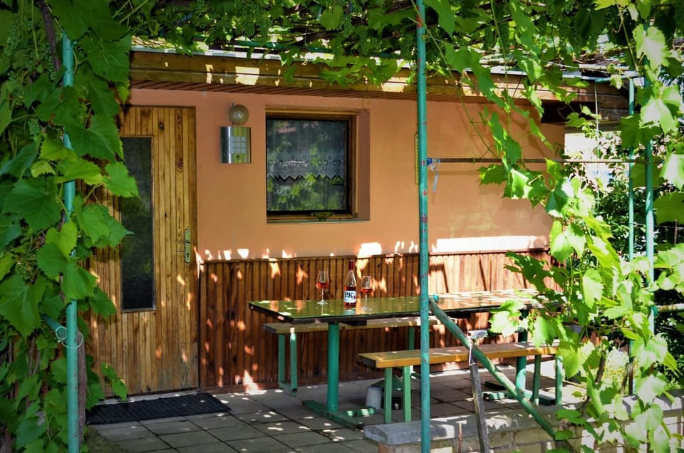 Facade/entrance, BBQ facilities, Balcony/Terrace, Seating area