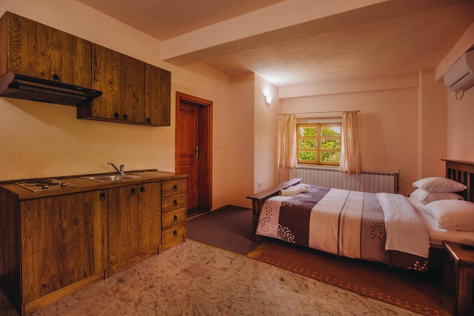 Bed, Kitchen or kitchenette, towels, air conditioner