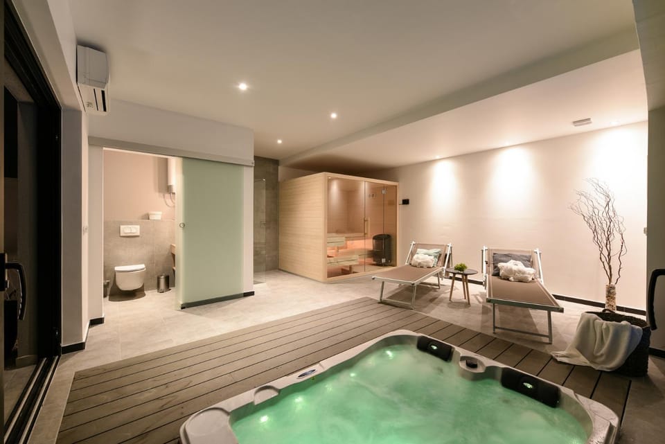 Hot Tub, Sauna, Spa and wellness centre/facilities, Spa and wellness centre/facilities