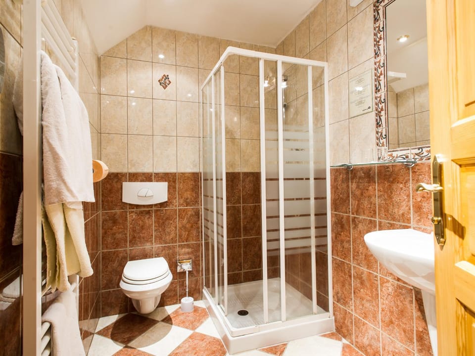 Shower, Toilet, Bathroom, Photo of the whole room