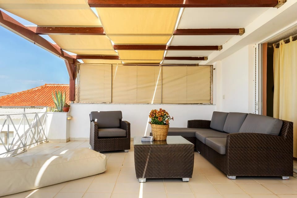 View (from property/room), Balcony/Terrace, Living room