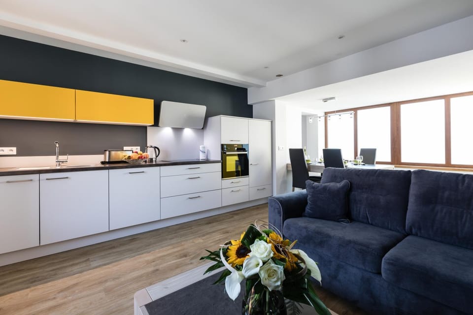 Kitchen or kitchenette, Living room