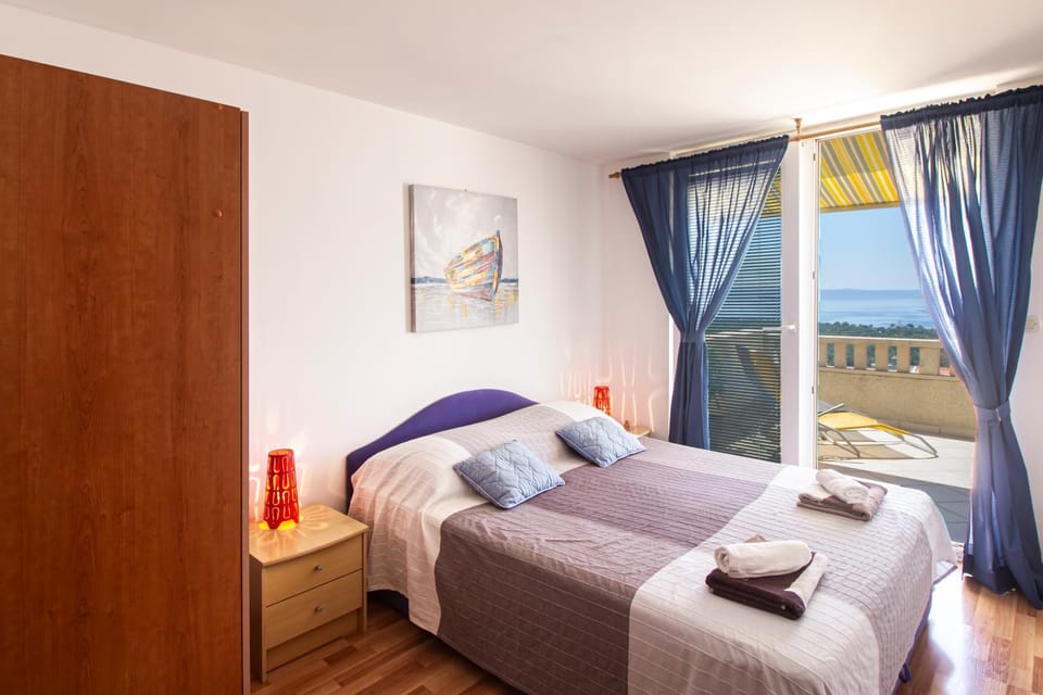 Bed, Natural landscape, View (from property/room), Photo of the whole room, Bedroom, towels