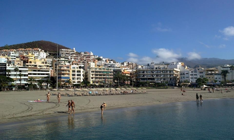 Restaurant/places to eat, Neighbourhood, Natural landscape, Beach, Supermarket/grocery shop, Shopping Area