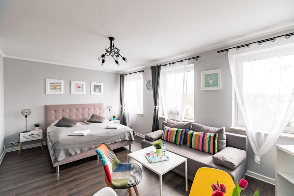 Bed, Living room, Photo of the whole room, Seating area