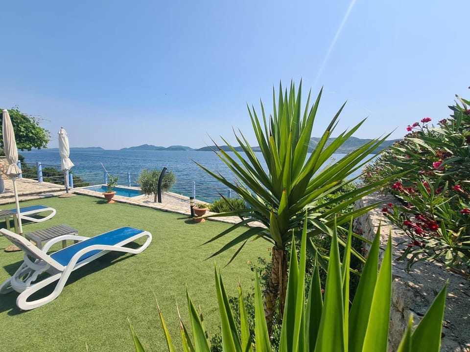 Villa sea oasis Ratac House in Dubrovnik-Neretva County