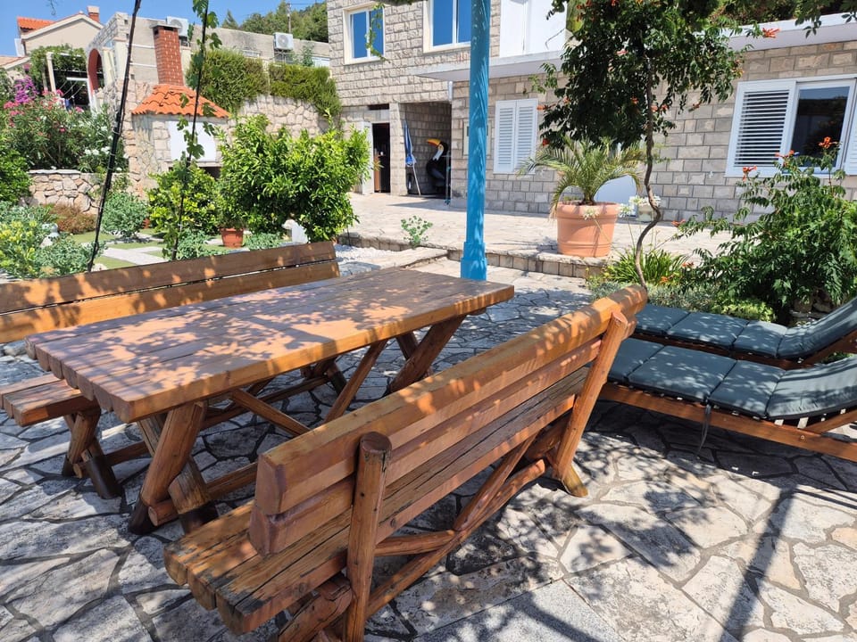 Villa sea oasis Ratac House in Dubrovnik-Neretva County