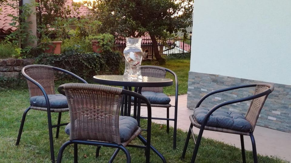 Garden, Seating area