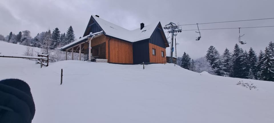 Property building, Day, Natural landscape, Winter, Mountain view