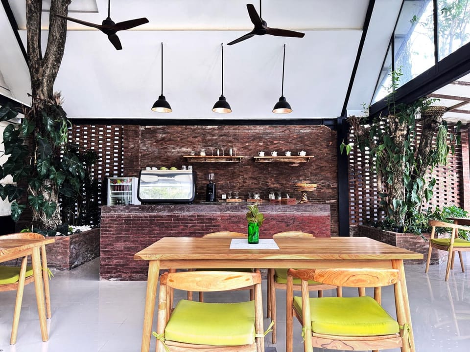 Property building, Restaurant/places to eat