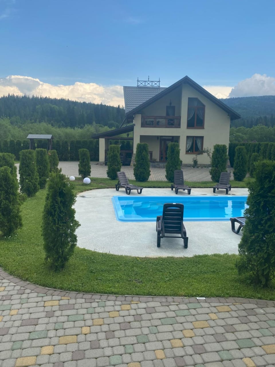 Property building, Day, Mountain view, sunbed