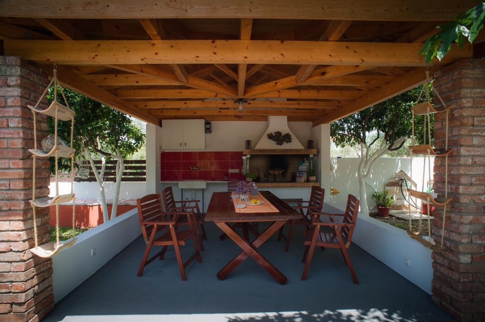 Marmaron Rooms Apartment in Euboea