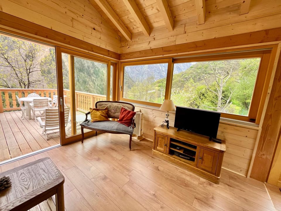 TV and multimedia, View (from property/room), Evening entertainment, Mountain view