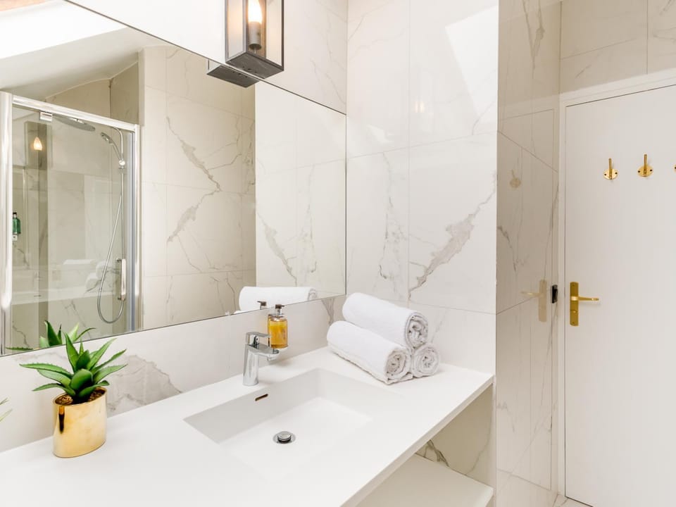 Shower, Bathroom, towels