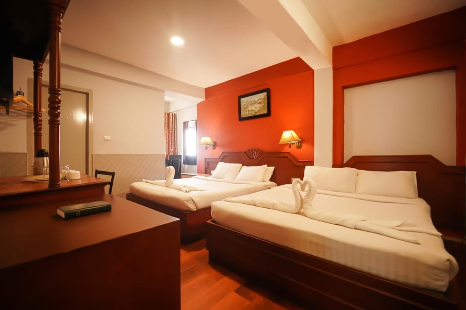 Bed, TV and multimedia, Photo of the whole room, Bedroom, Family, Family, Family, towels