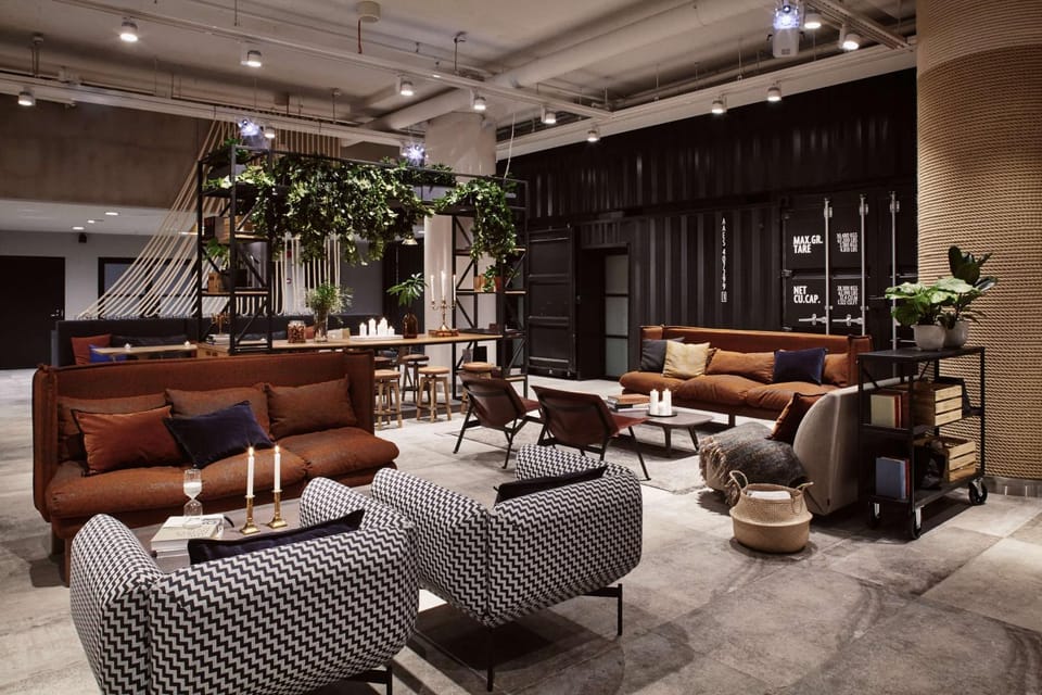 Lobby or reception, Food and drinks, Business facilities, Seating area, Dining area, Lunch, Alcoholic drinks, Non alcoholic drinks