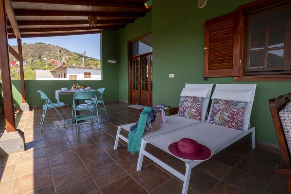 View (from property/room), Balcony/Terrace, Living room