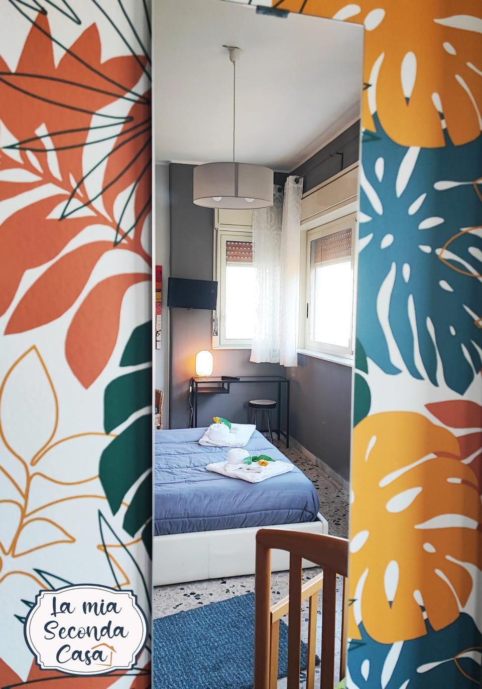 Photo of the whole room, Bedroom