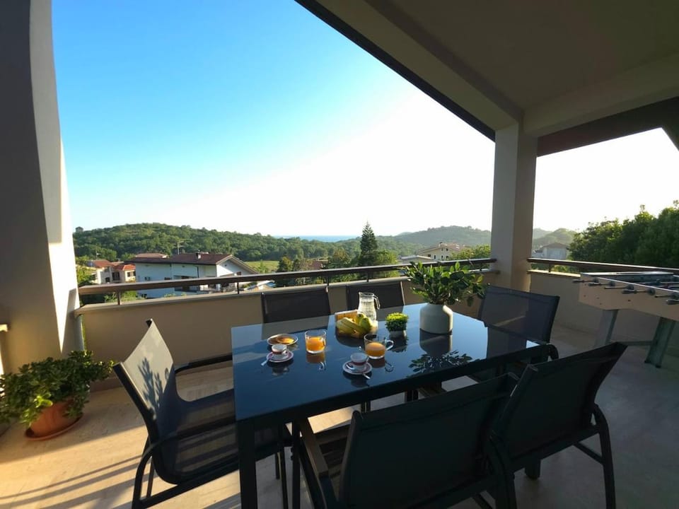 Natural landscape, View (from property/room), Balcony/Terrace, Dining area