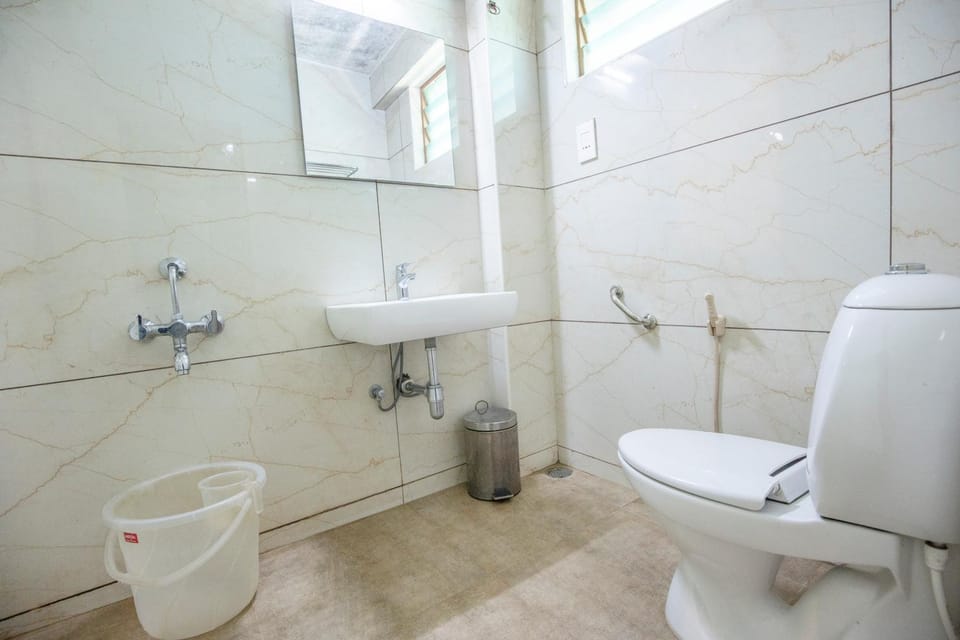 Shower, Toilet