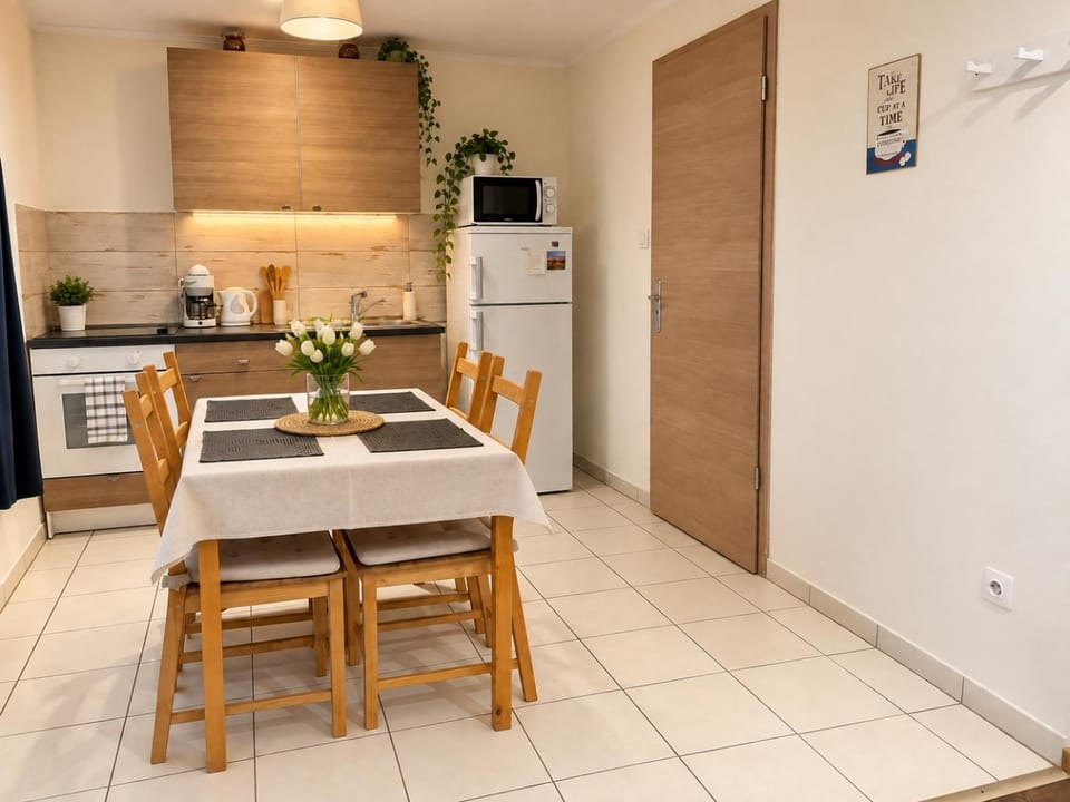 Kitchen or kitchenette, kitchen