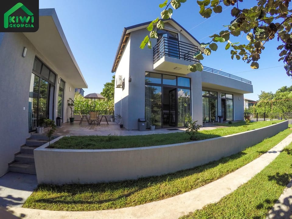 Property building, Day