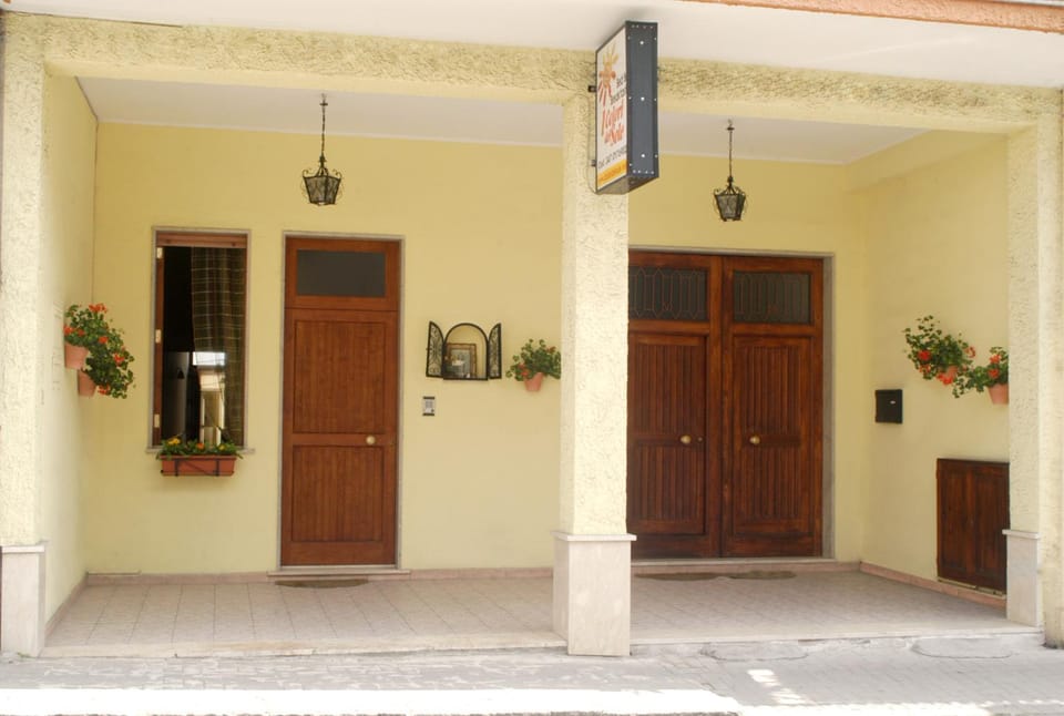 Facade/entrance, Lobby or reception, Internal: Not applicable to any particular room