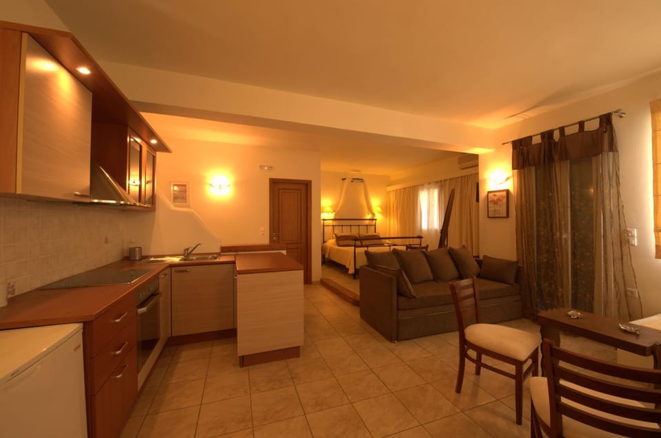 Kitchen or kitchenette, Living room, Dining area, Bedroom