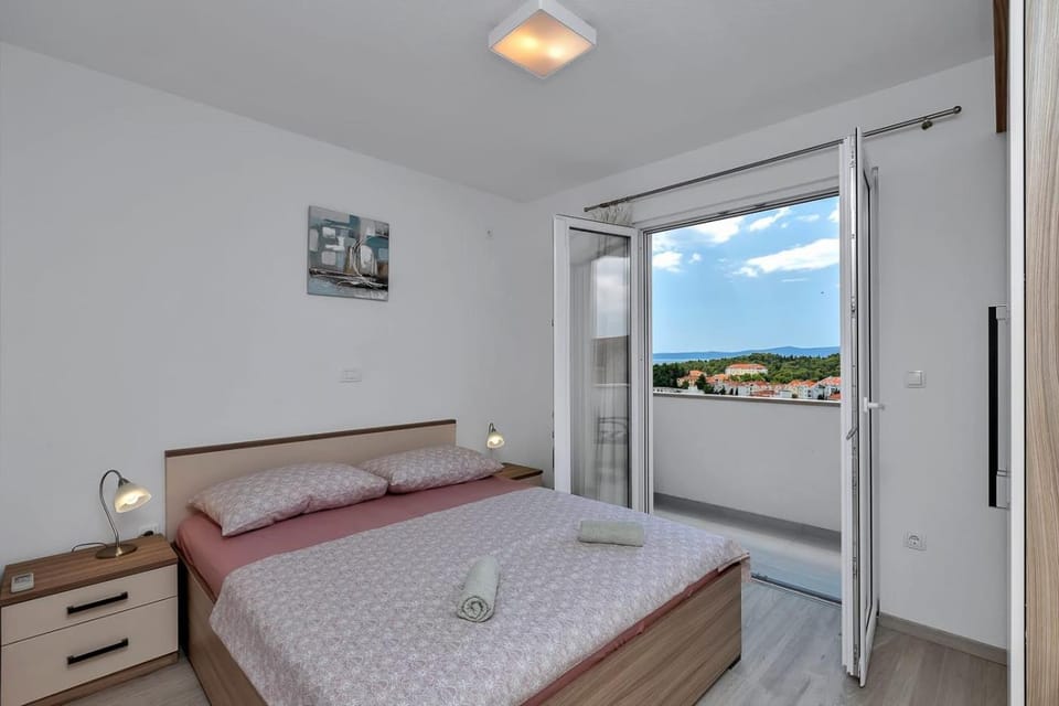 Bed, City view, Sea view, Inner courtyard view