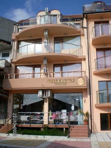 Facade/entrance