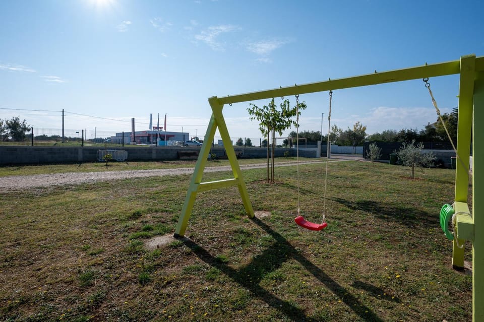Location, children, Family