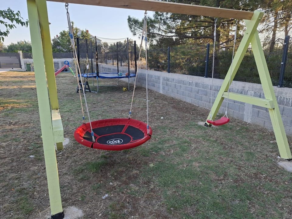 Location, children, Family