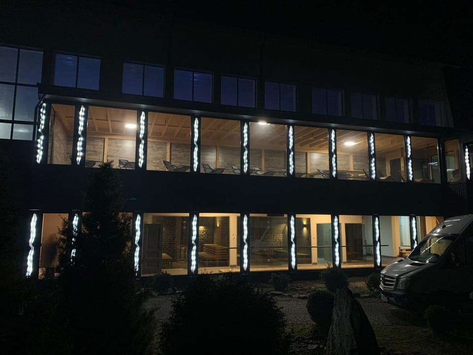 Hot Tub, Massage, Sauna, Spa and wellness centre/facilities