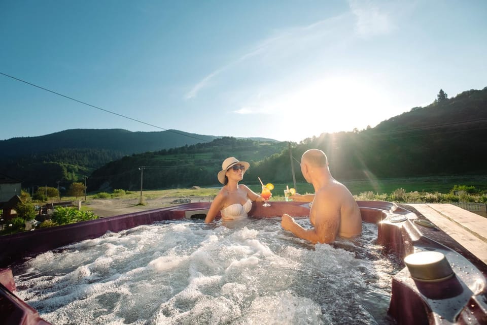 People, Hot Tub, Guests, Mountain view, Swimming pool, group of guests