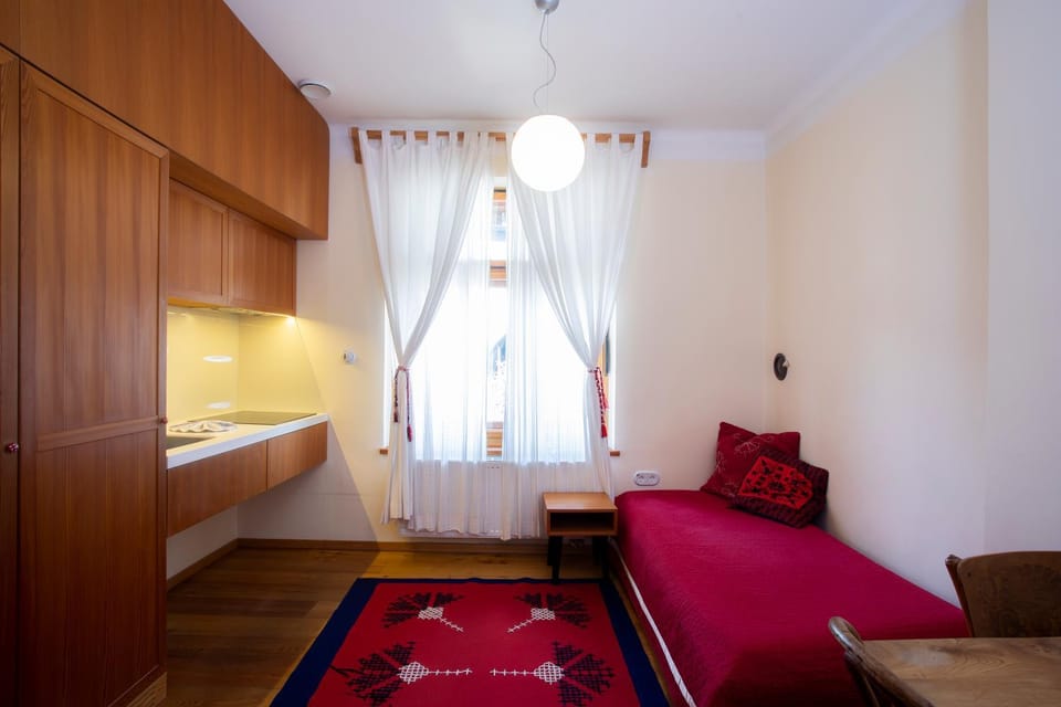 Bed, Kitchen or kitchenette, Living room, kitchen