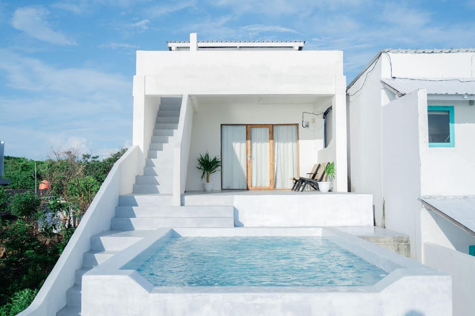 Property building, Balcony/Terrace, Balcony/Terrace, Swimming pool