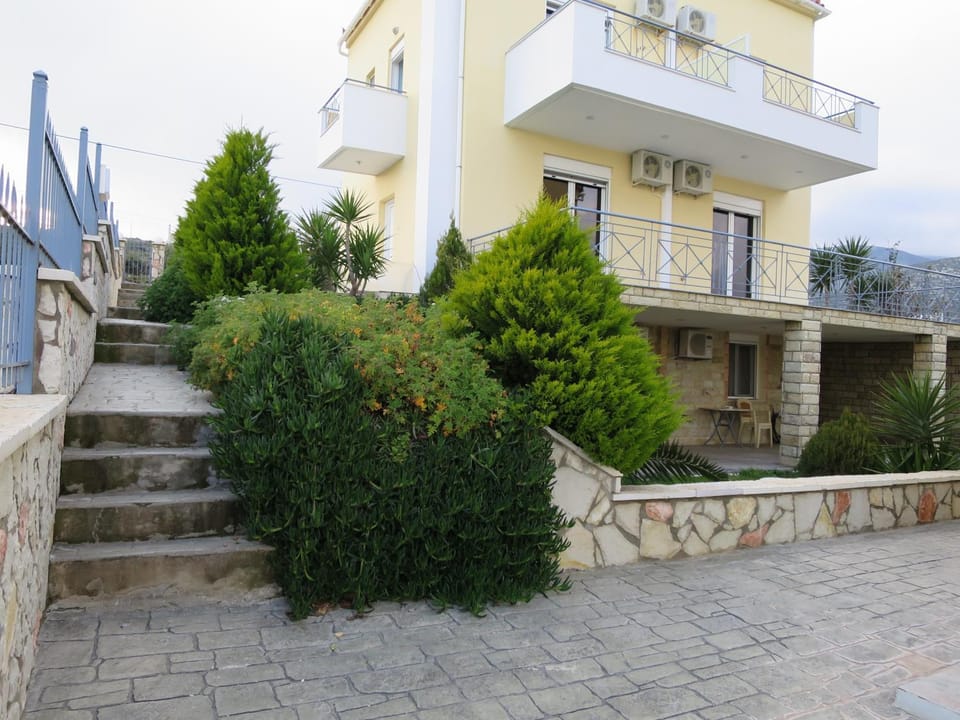 Property building, Day, Balcony/Terrace, Area and facilities