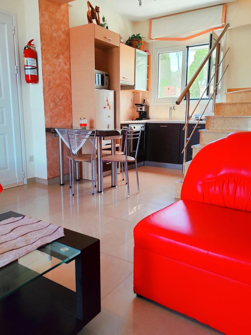 Kitchen or kitchenette, Living room, Seating area, Dining area