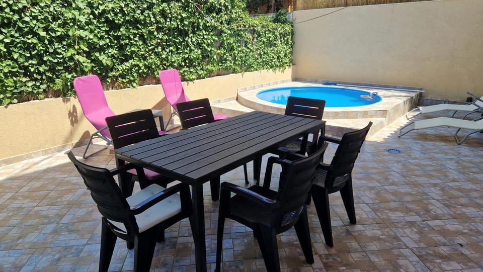 Patio, Pool view, Swimming pool