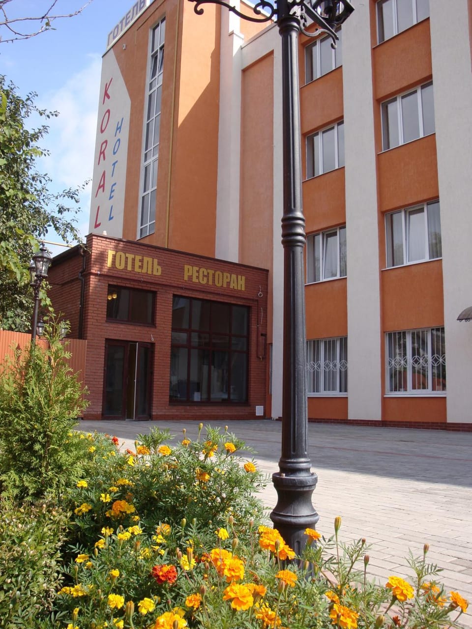 Property building, Nearby landmark, Staff, Restaurant/places to eat, Restaurant/places to eat, Facade/entrance, Spring, Day, Massage, Massage, Sauna, Balcony/Terrace, Food and drinks, Decorative detail, Logo/Certificate/Sign, Pets, Guests, Garden view, Swimming pool, Swimming pool, Meals, Breakfast, Breakfast, Continental breakfast, Buffet breakfast, Italian breakfast, American breakfast, American breakfast, Dinner, Alcoholic drinks, Non alcoholic drinks, older children, group of guests, Public Bath, Family, Parking, furniture, heating, internet, locker, pet friendly, room service, room service, storage, VIP, wedding, laundry, air conditioner