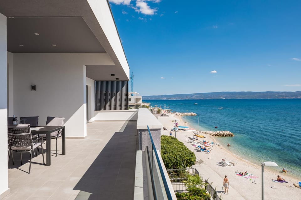 Villa Four Brothers - Penthouse Suite with Jacuzzi Apartment in Podstrana