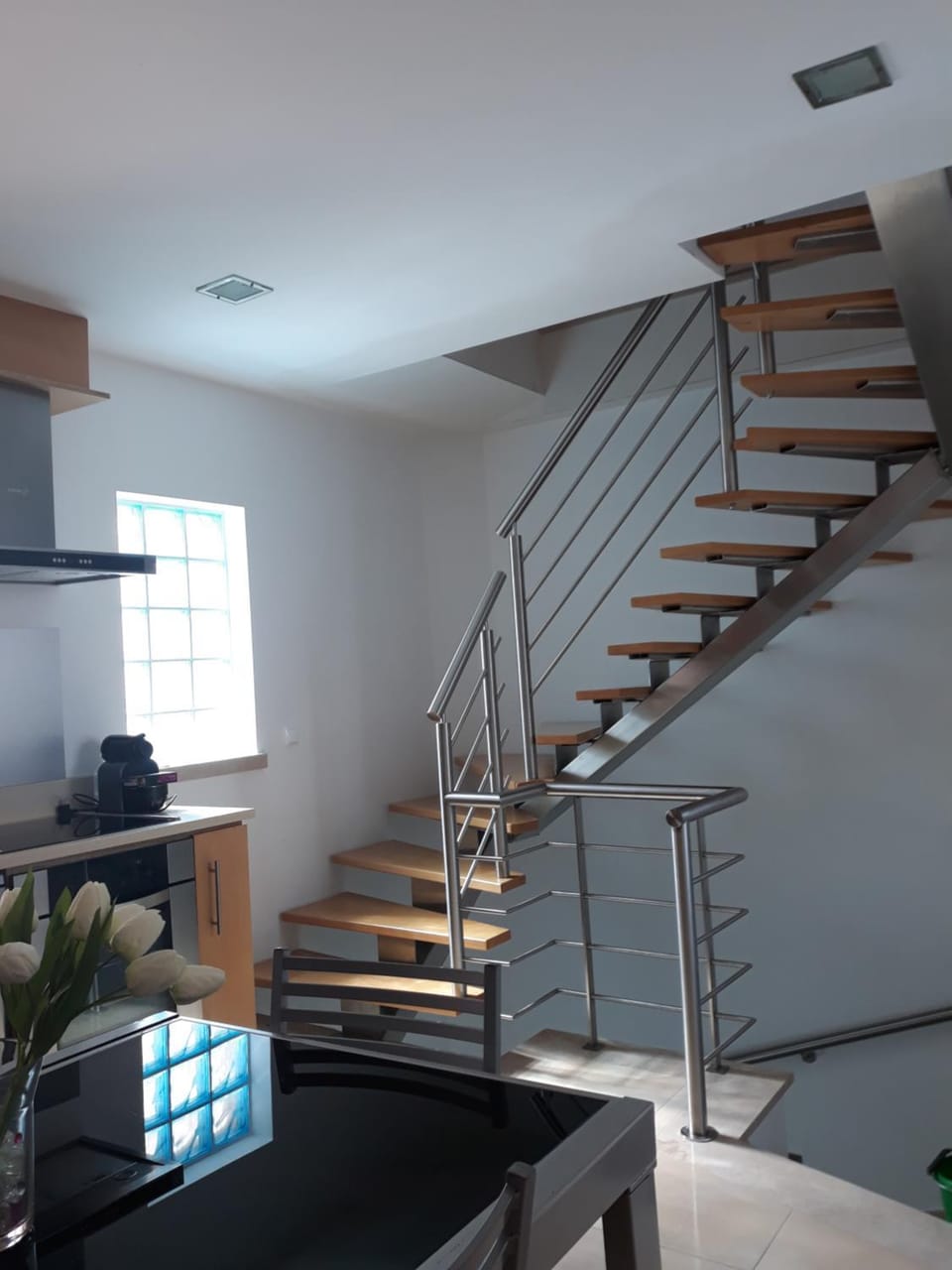 Communal lounge/ TV room, Balcony/Terrace, Living room, Food and drinks, Seating area, Dining area, Beach, Communal kitchen, Family