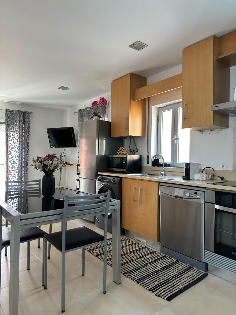 Kitchen or kitchenette, Dining area, dishwasher, oven, stove