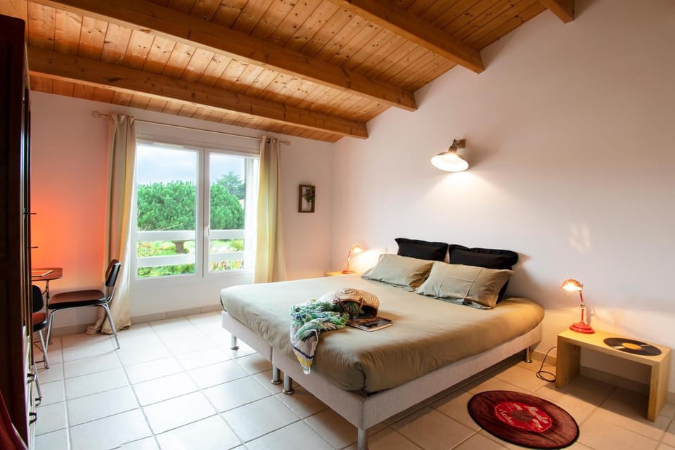 Bed, Photo of the whole room