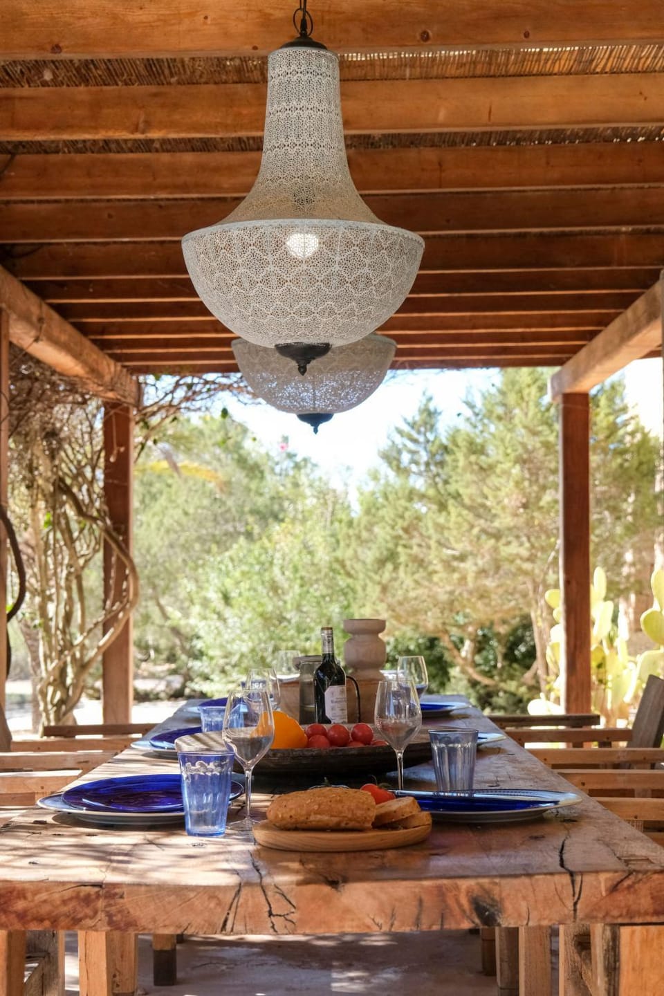 Patio, Day, Garden, Food and drinks, Dining area, Food, Garden view