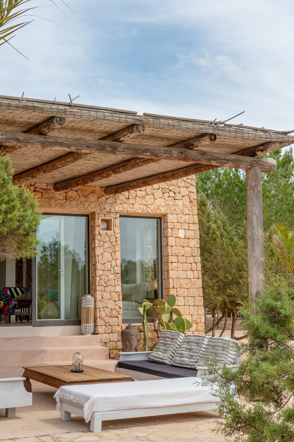 Property building, Garden, Balcony/Terrace, Living room, Seating area, Garden view