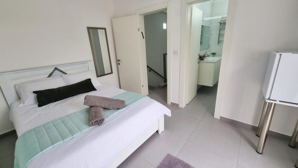 Shower, Bed, TV and multimedia, Balcony/Terrace, Bedroom, oven